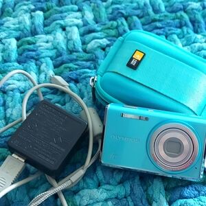 OLYMPUS digital camera 📷